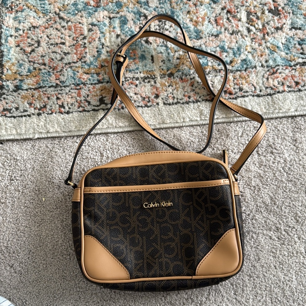 NWOT- Calvin Klein Shoulder Crossbody Bag - Picture 14 of 14